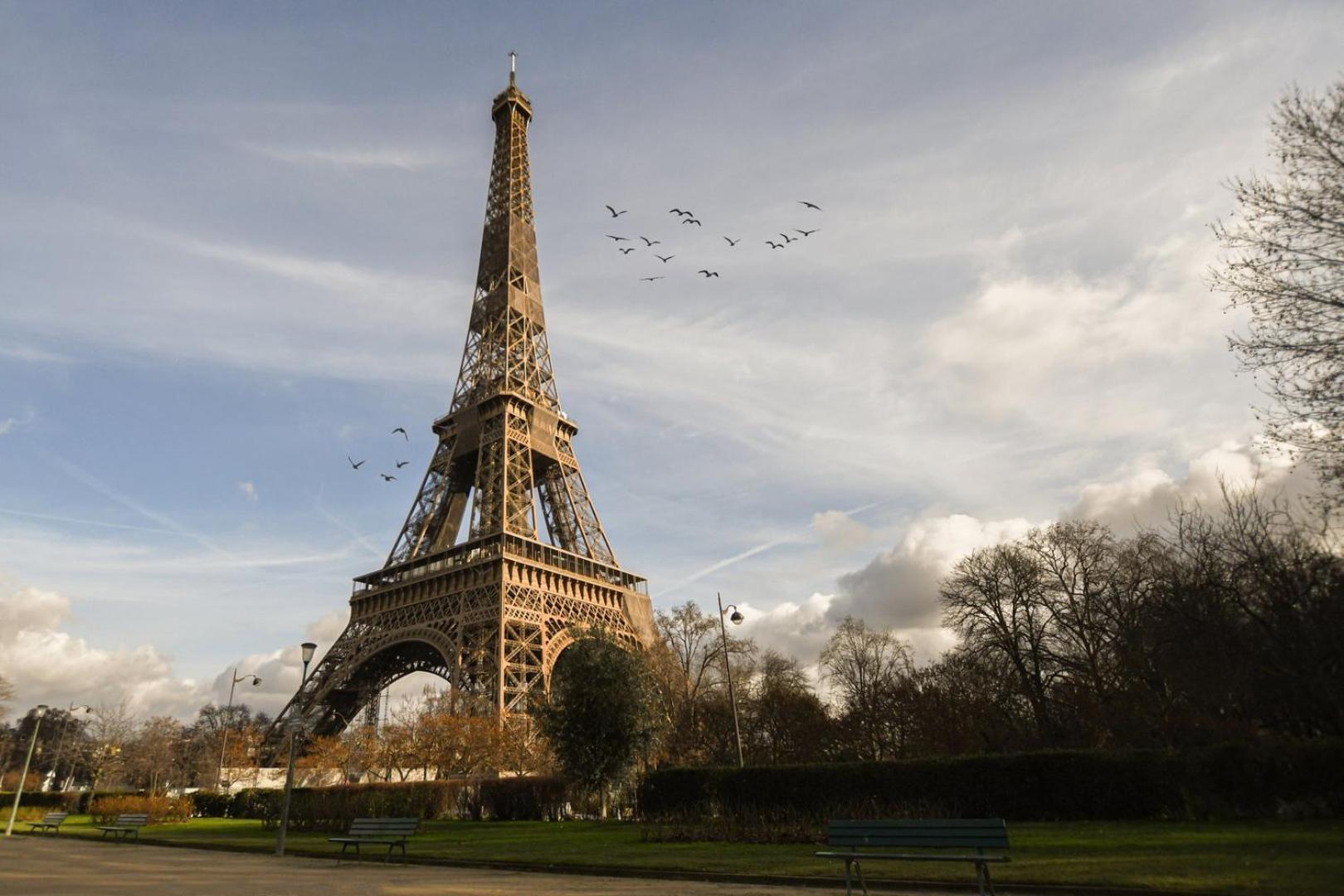 Modern Family Apartment Next To The Eiffel Tower Paris Exterior photo