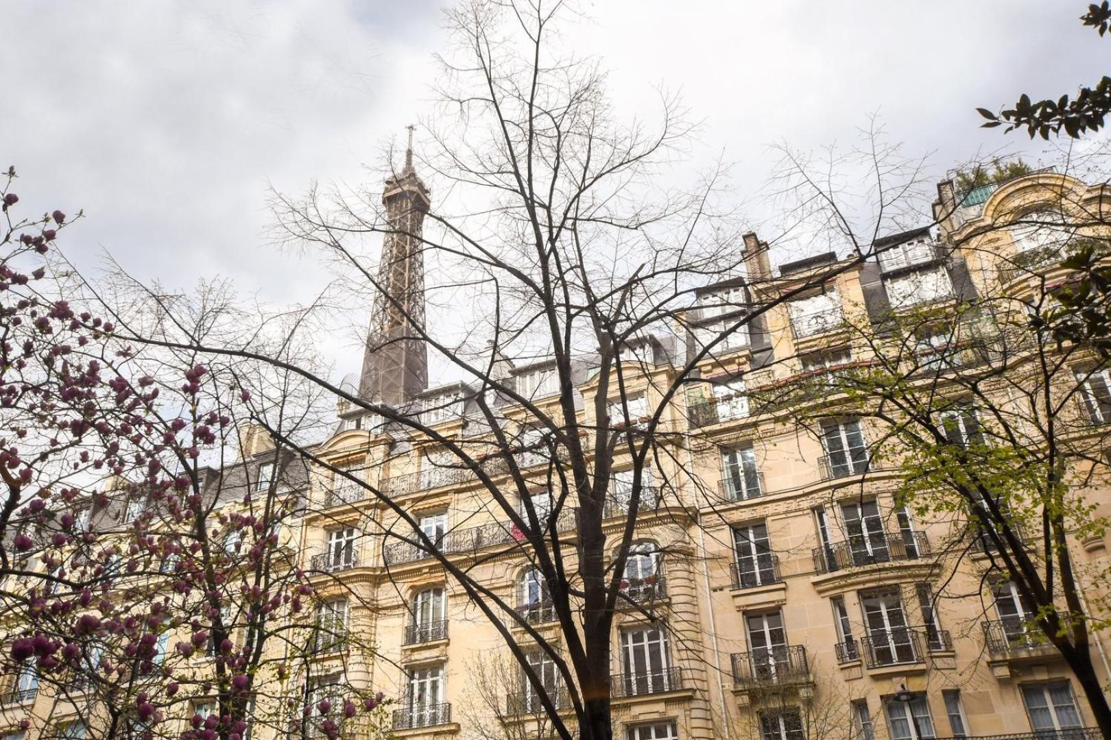 Modern Family Apartment Next To The Eiffel Tower Paris Exterior photo