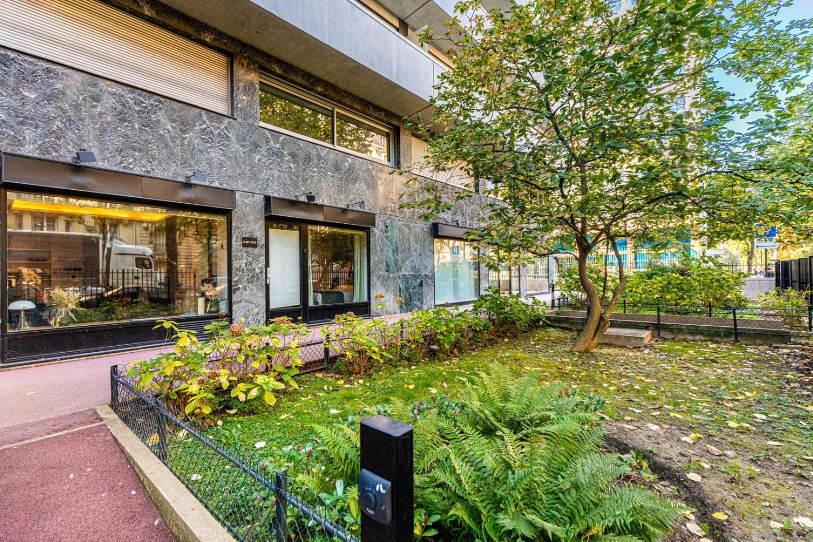 Modern Family Apartment Next To The Eiffel Tower Paris Exterior photo